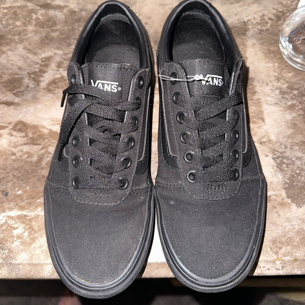 Women’s black lace vans